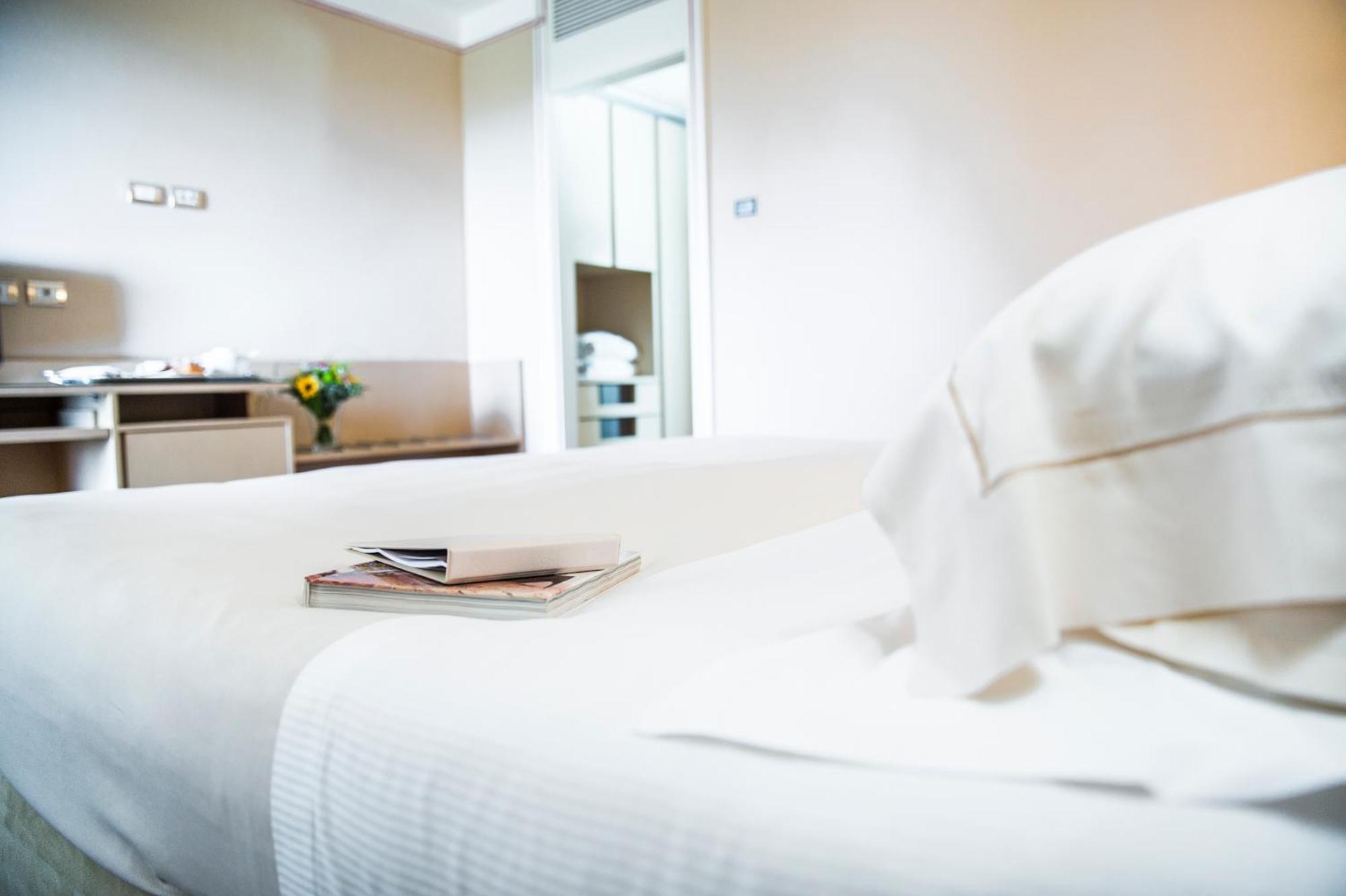 Standaard Kamer met Gedeeltelijk Uitzicht op het Meer en Toegang tot de Spa