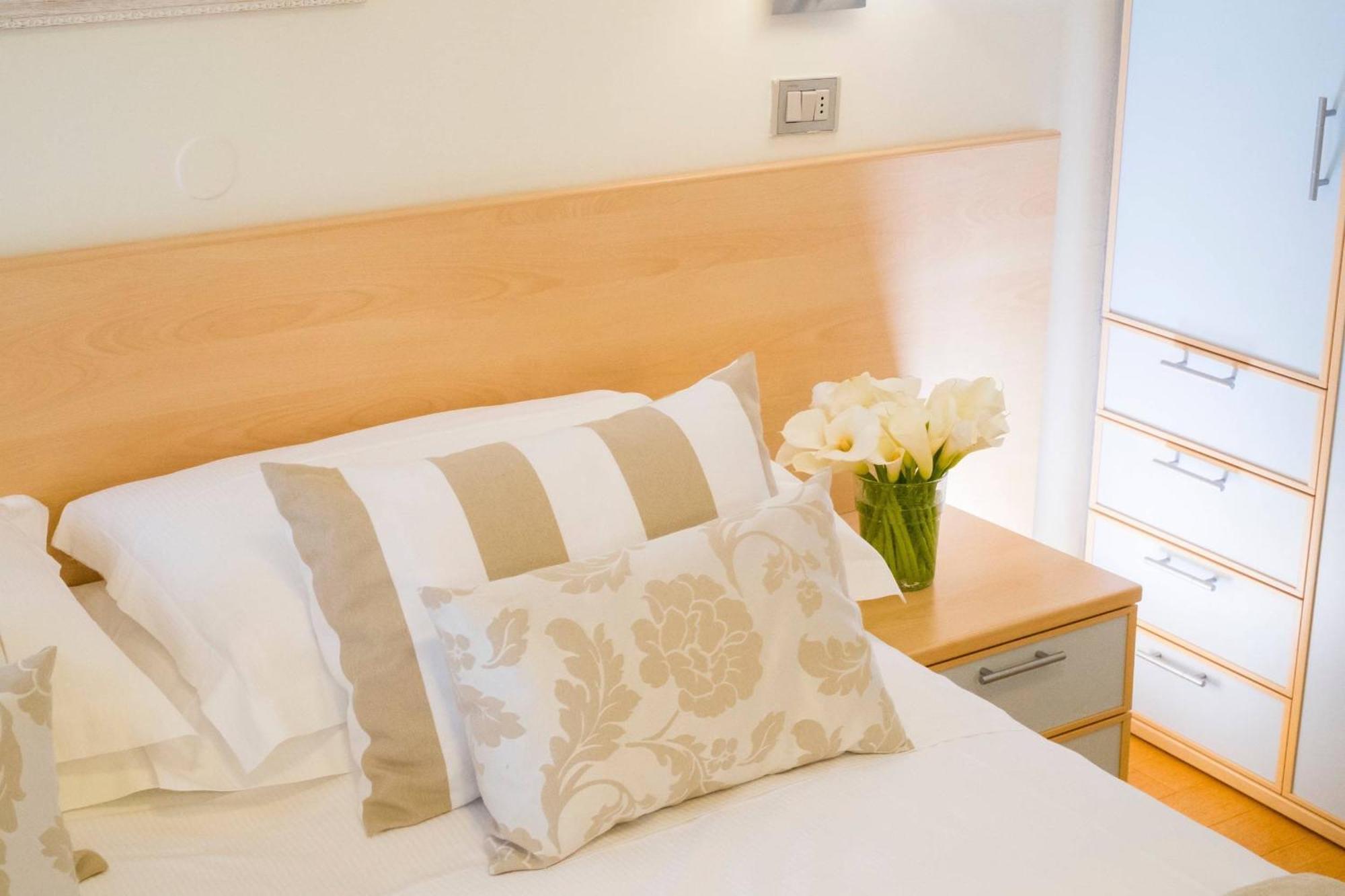 Comfort Quadruple Room lateral sea view