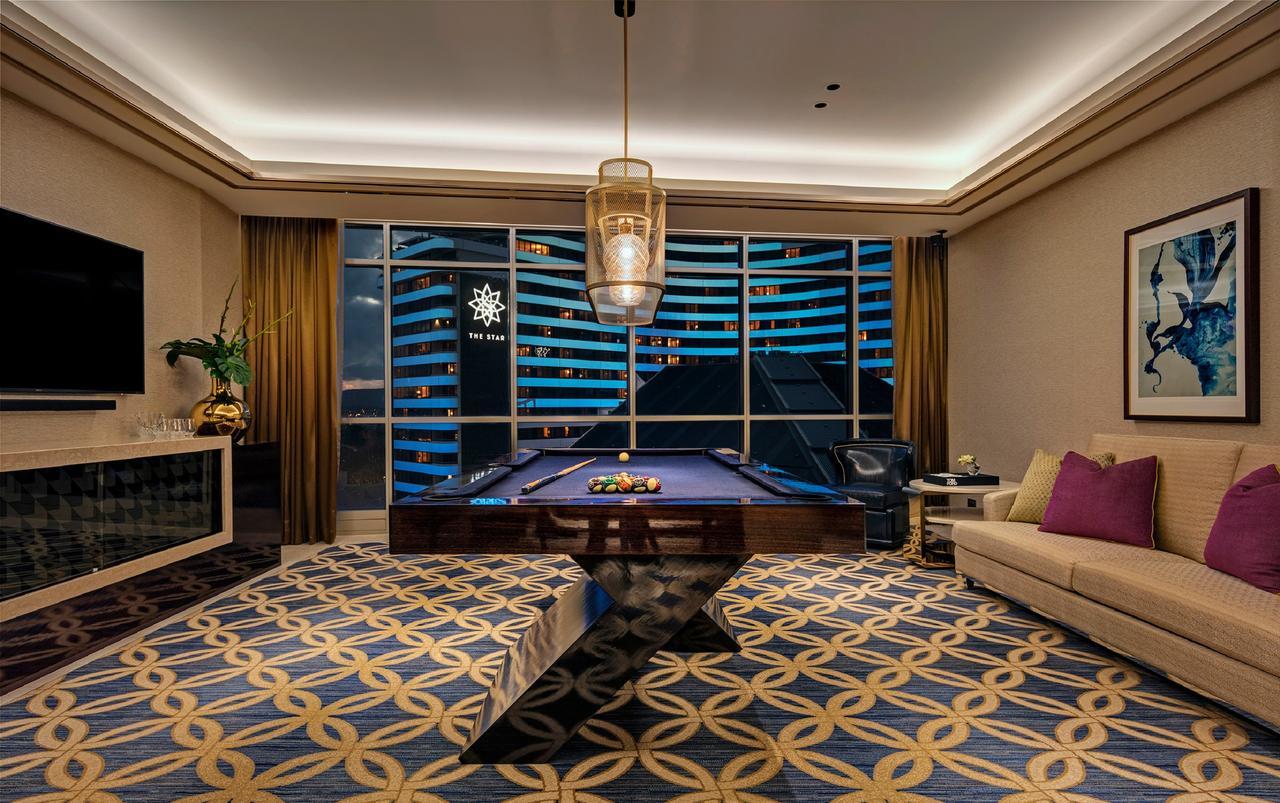 Deluxe Penthouse Suite Billiard Room