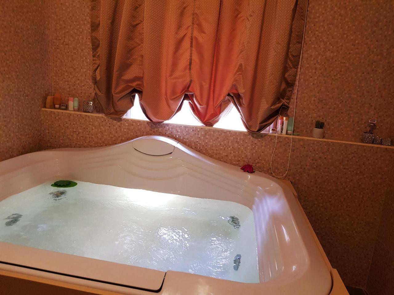 Queen Suite Spa Bath