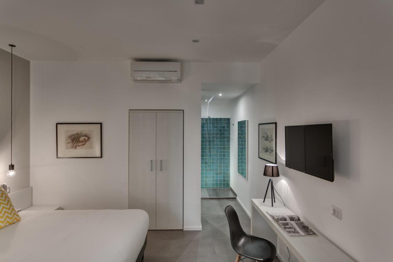 Quarto com Cama de Casal ou 2 de Solteiro