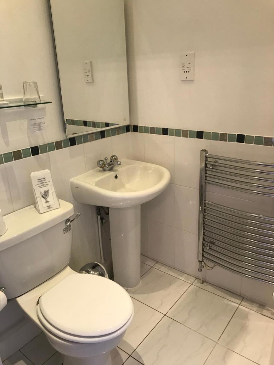 Twin Room with Shower