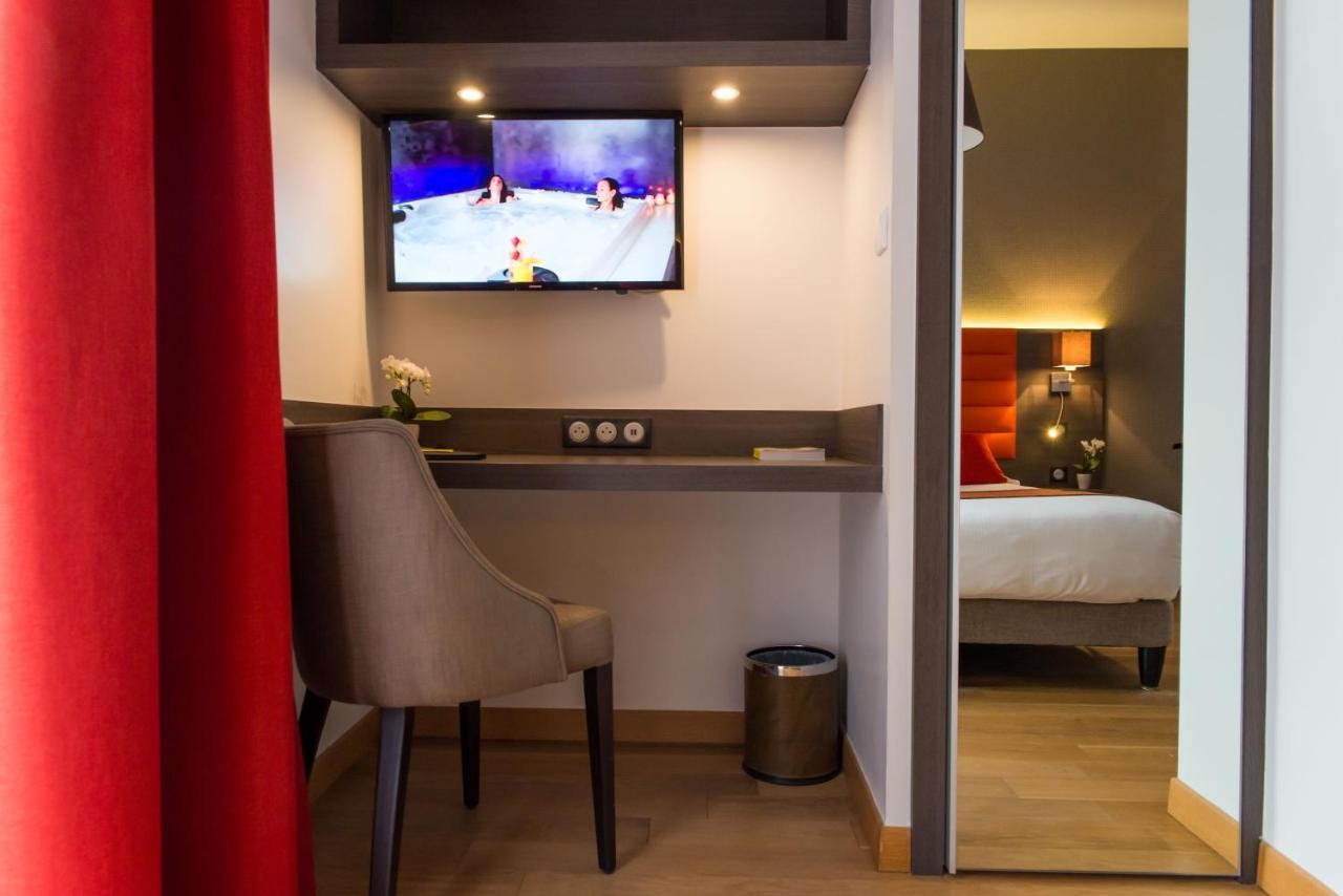 Detente Double Room