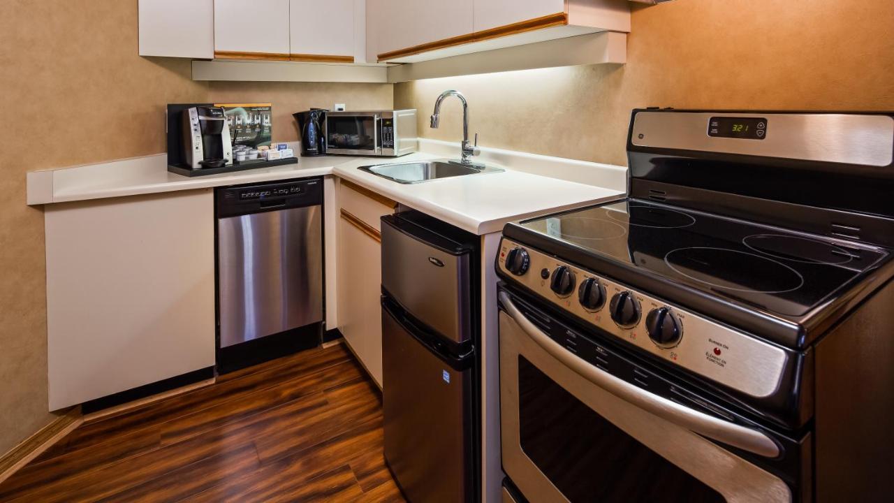 One-Bedroom Queen Suite - Non-Smoking
