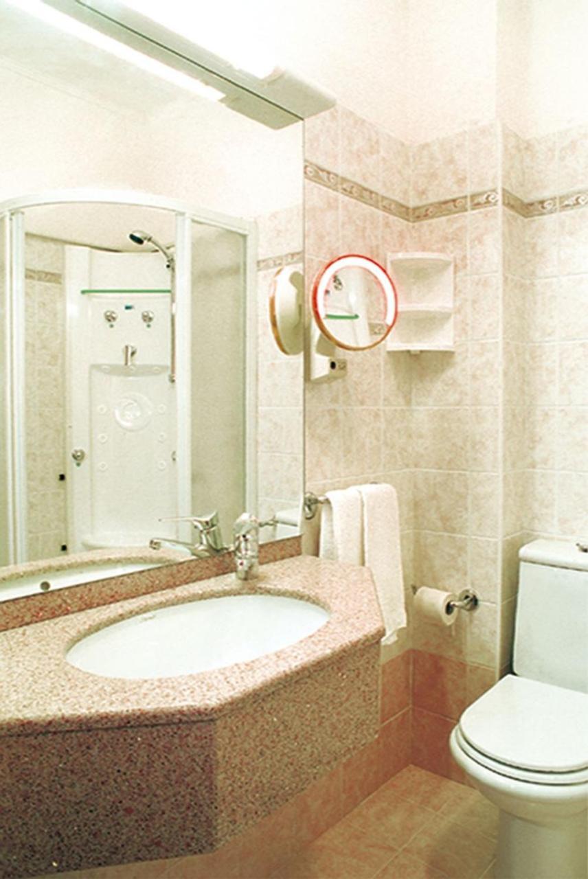 Quarto Standard com Cama de Casal ou 2 de Solteiro