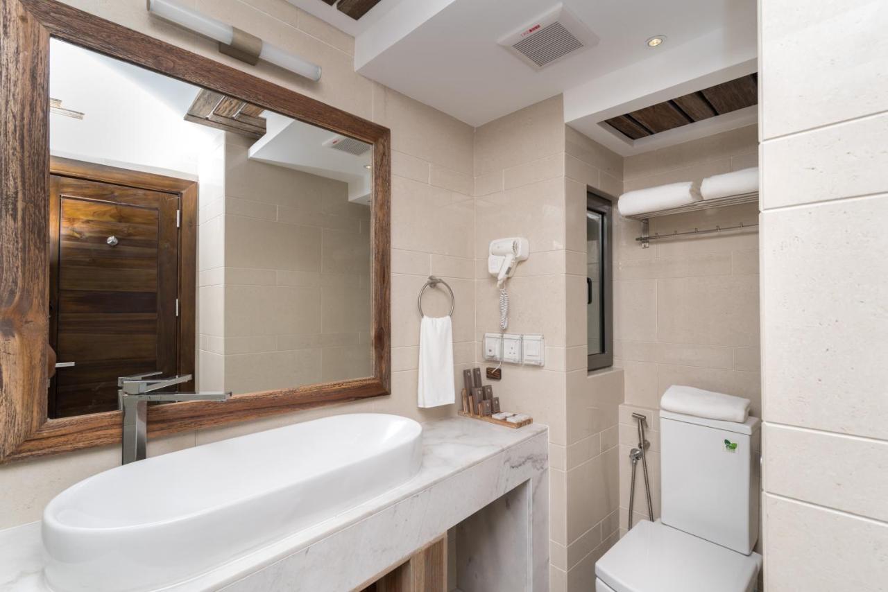 Executive Suite Balcony Return Airport Transfer