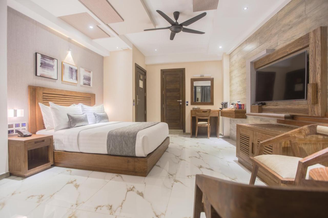 Executive Suite Balcony Return Airport Transfer