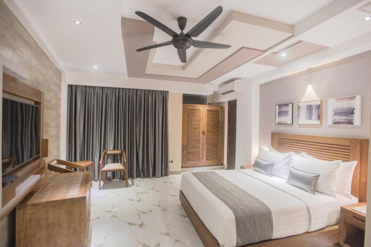 Executive Suite Balcony Return Airport Transfer