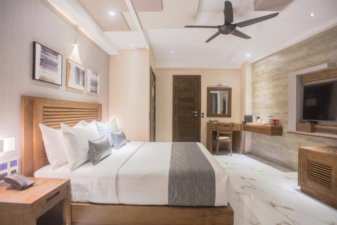 Executive Suite Balcony Return Airport Transfer