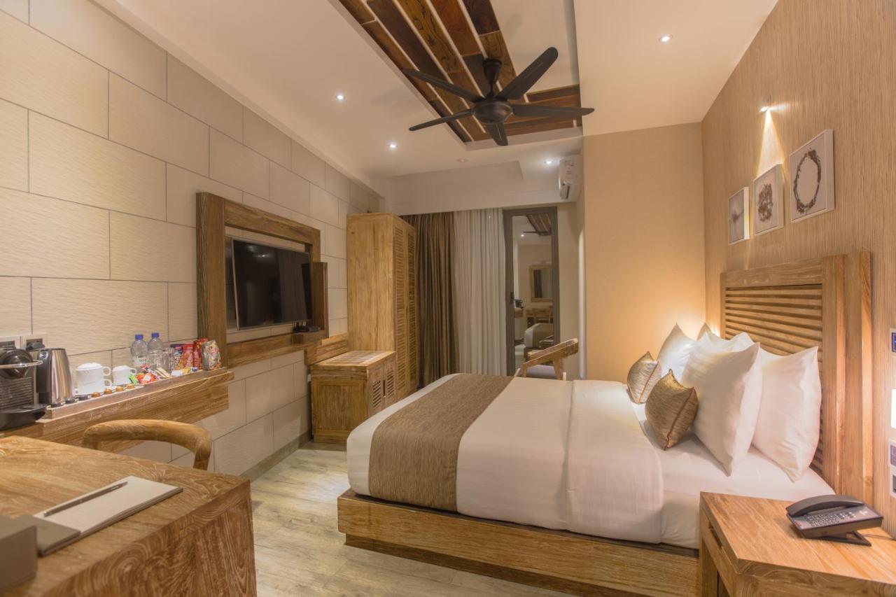 Super Deluxe Double Ocean View Balcony Return Airport Transfer