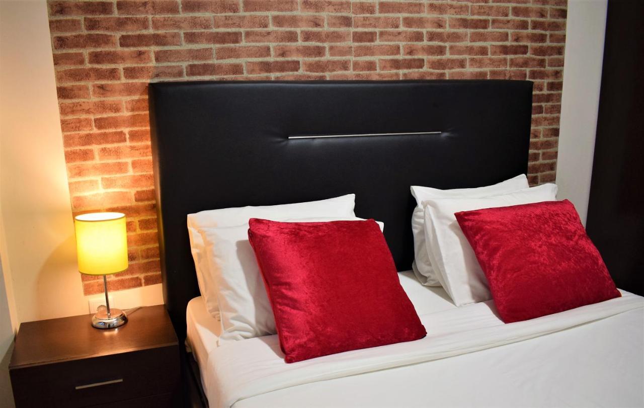 Mini Double Room with Shared Bathroom,761985445:JPEG