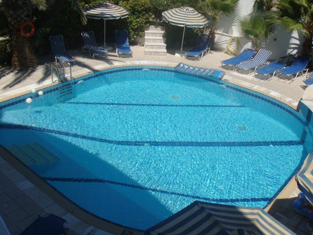 Studio - Vue sur Piscine (2 Adultes)