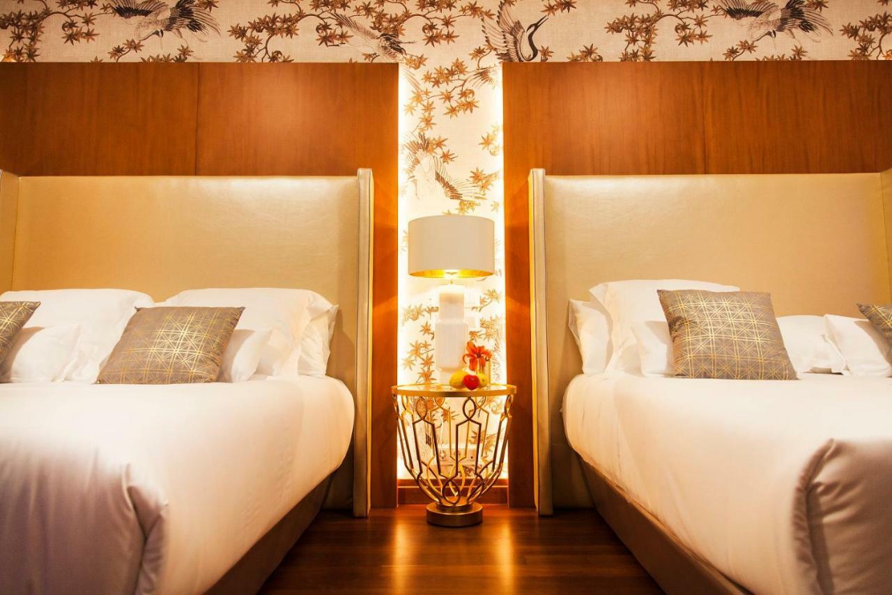 Queen Suite with Terrace and Sea View with two beds