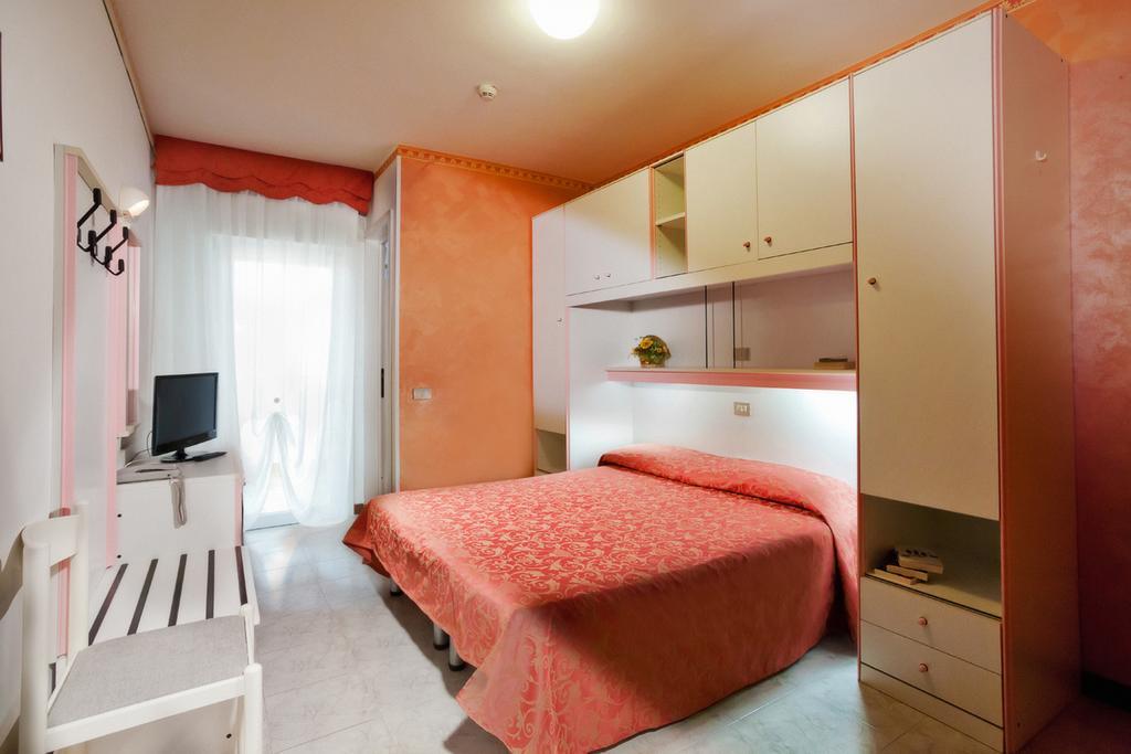 Double Room,79680549:JPEG