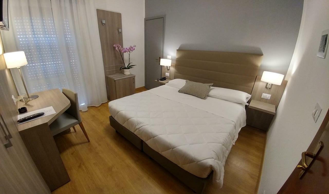 Double or Twin Room with Partial Sea View,799259322:JPEG