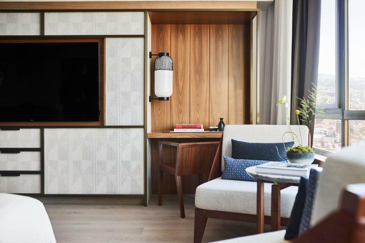 Premium Skyline Room,941034670:JPEG