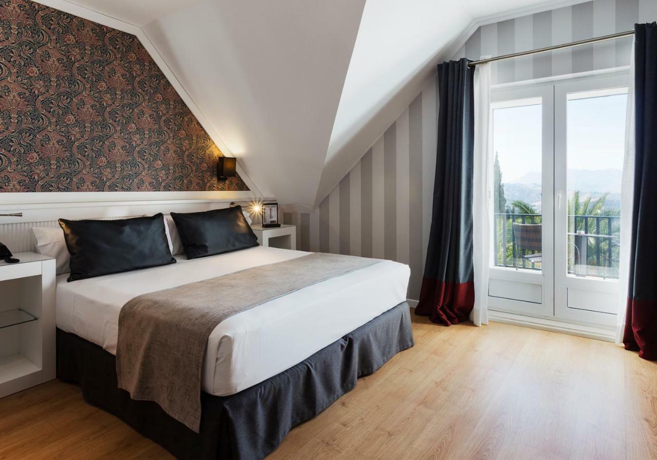 Double Room with Terrace and View