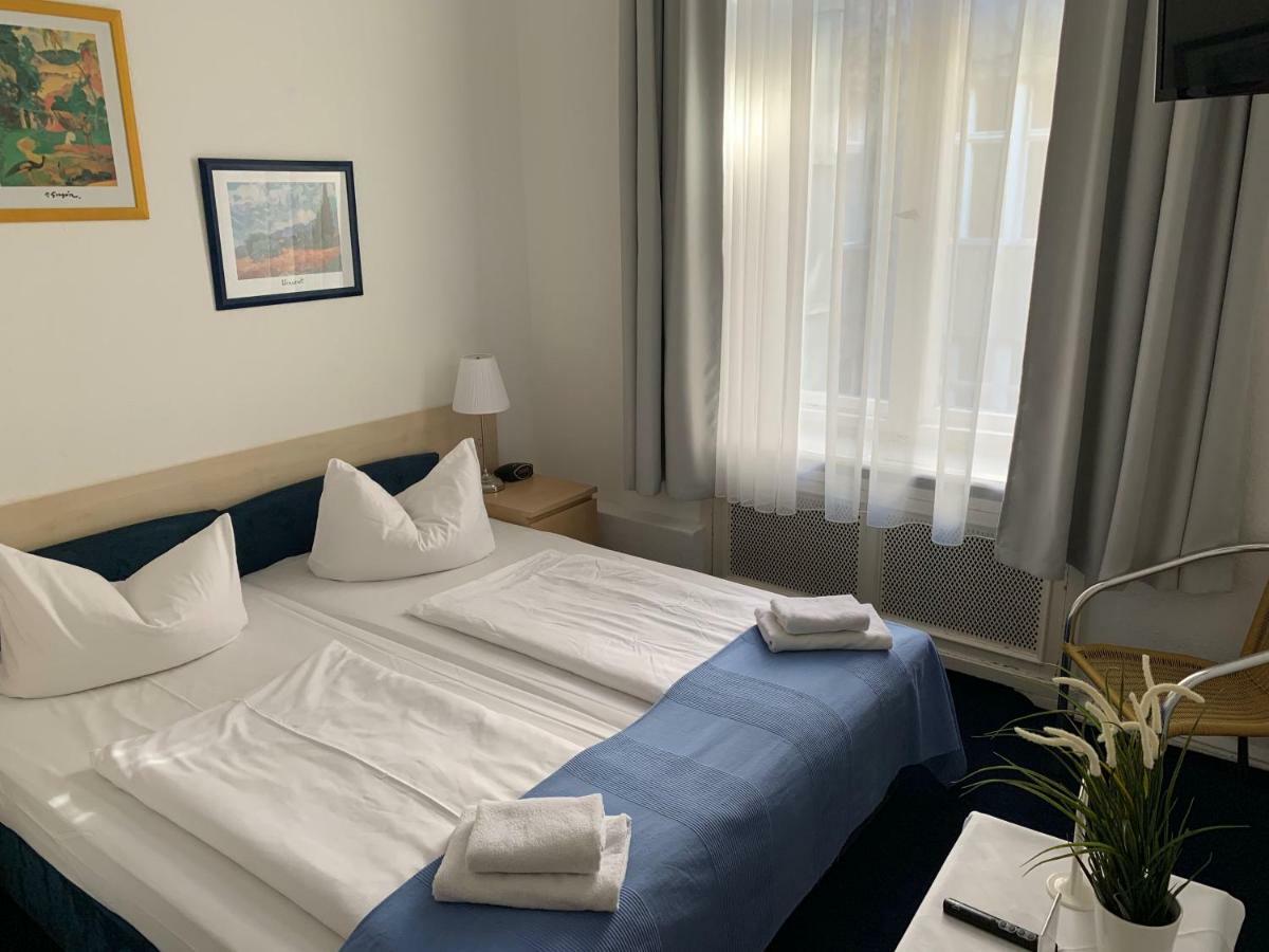 Standard Double or Twin Room,806354790:JPEG