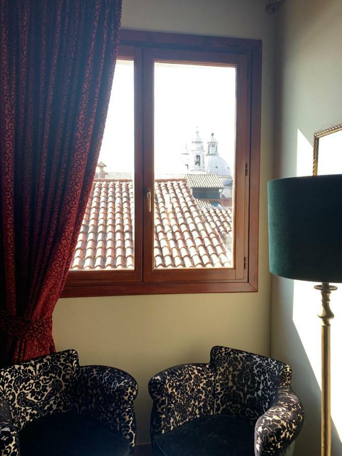 Double or Twin Room Partial Canal View Top Floor,989222392:JPEG