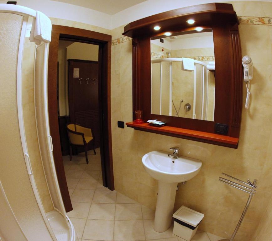 Single Room,643727490:JPEG