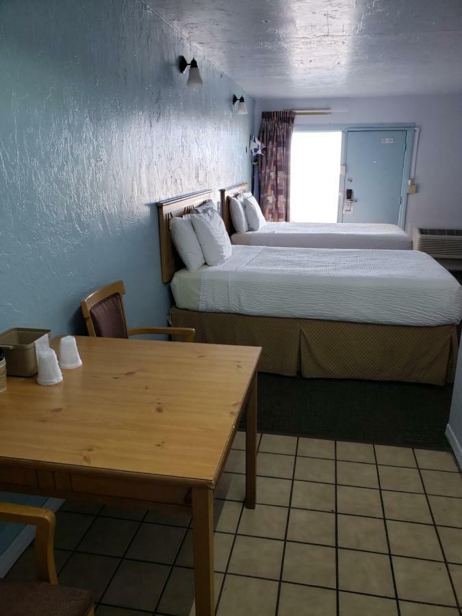 Double Room with Two Double Beds,911626366:JPEG