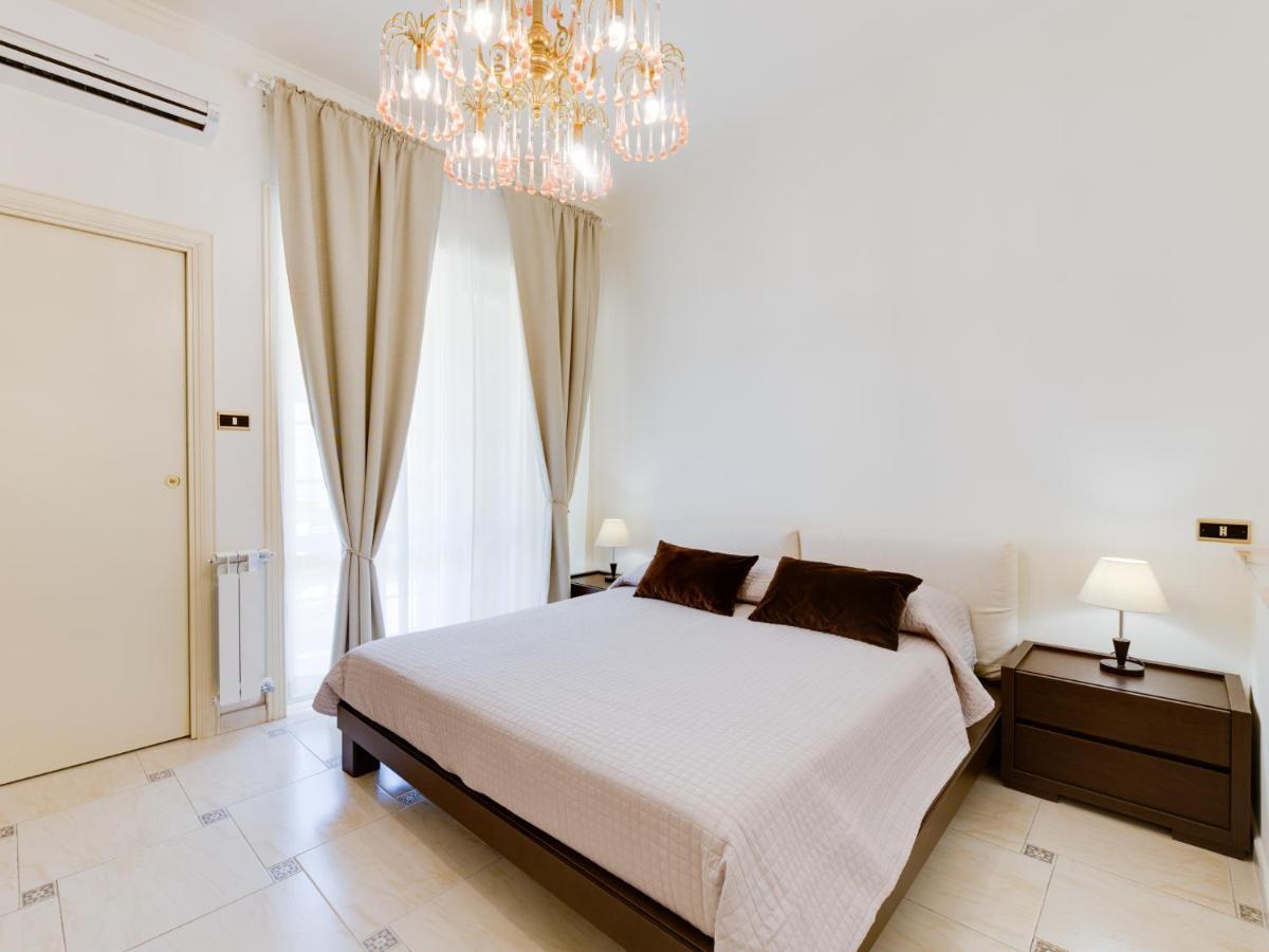 Double Room with Balcony,923023222:JPEG