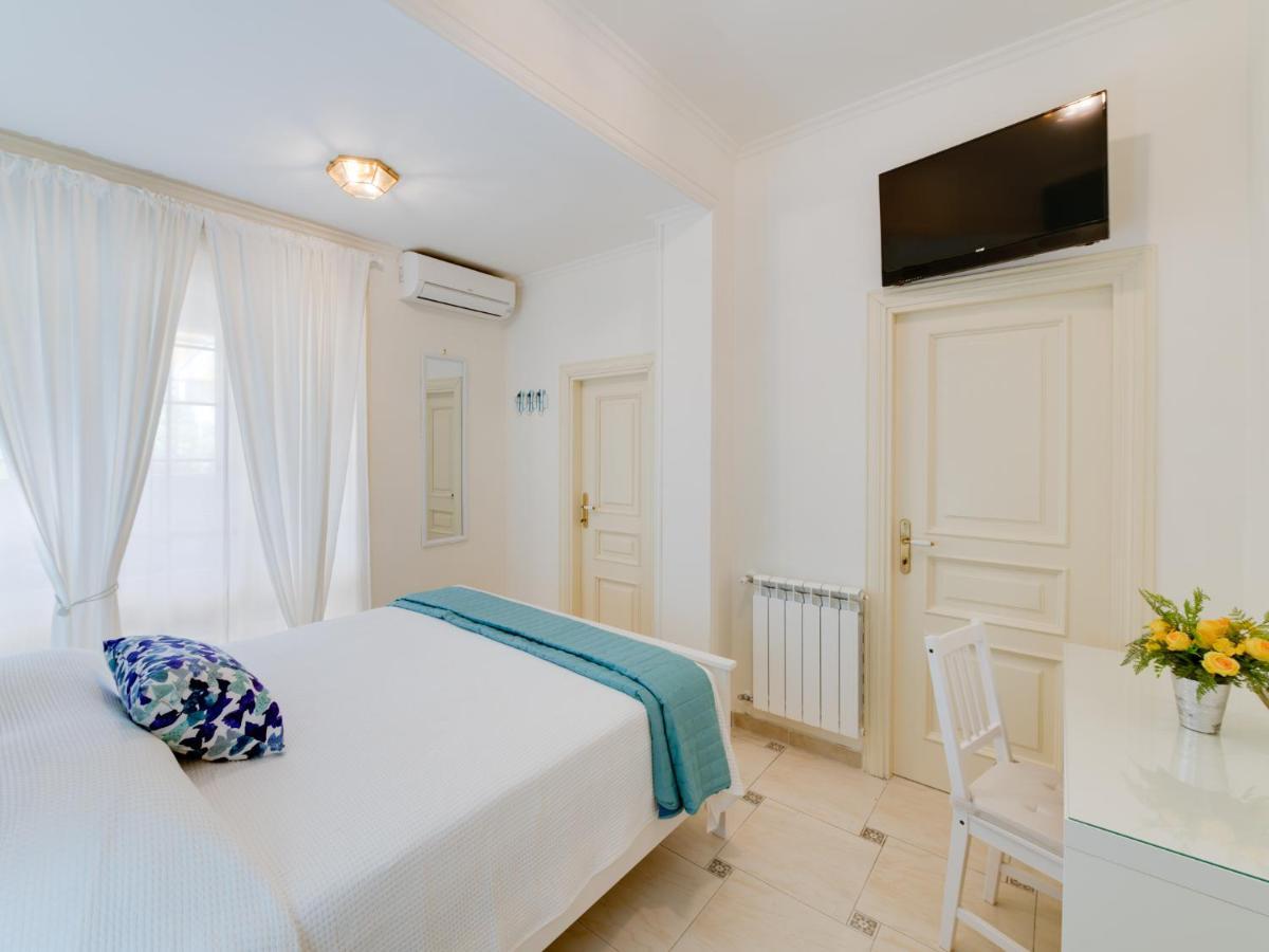 Double Room with Balcony,923027494:JPEG