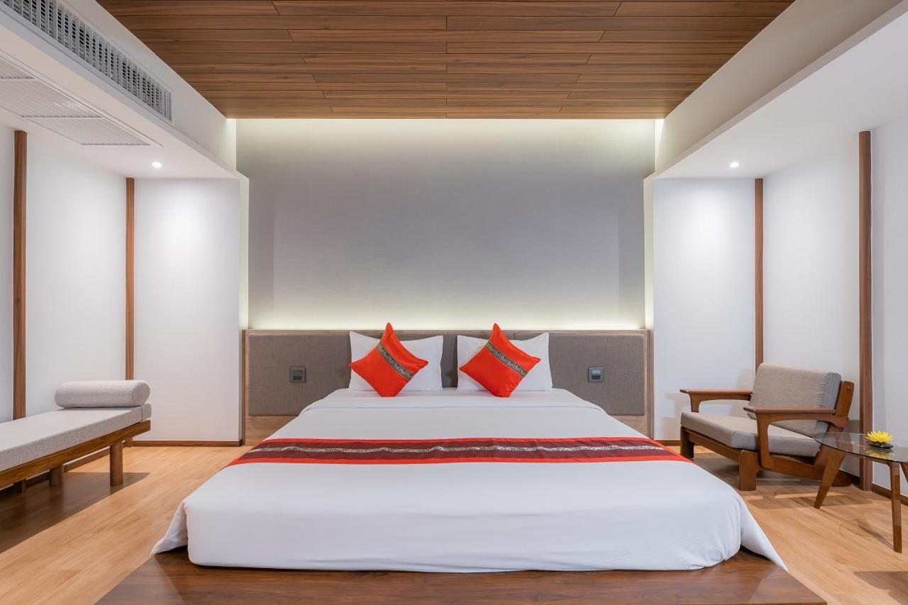 Superior Room with Bathtub,943174612:JPEG