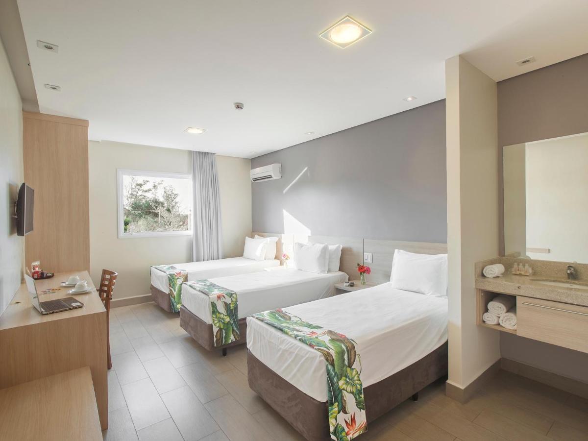Quarto Triplo com Camas de Solteiro