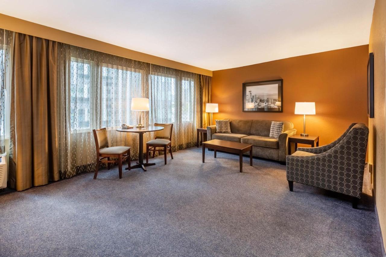One-Bedroom King Suite Non-Smoking