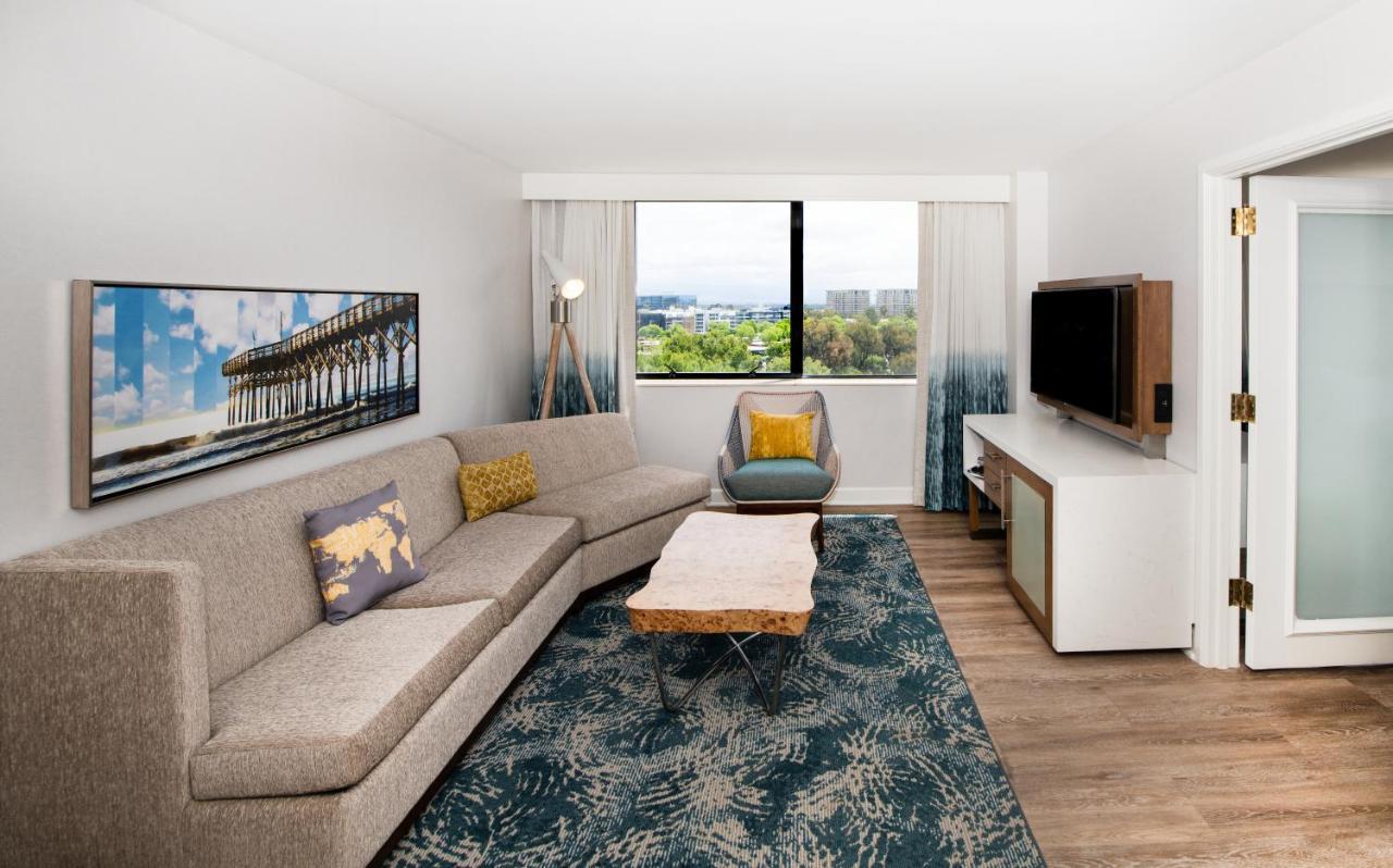 Executive Suite with Sofa Bed and Balcony,1363785551:JPEG