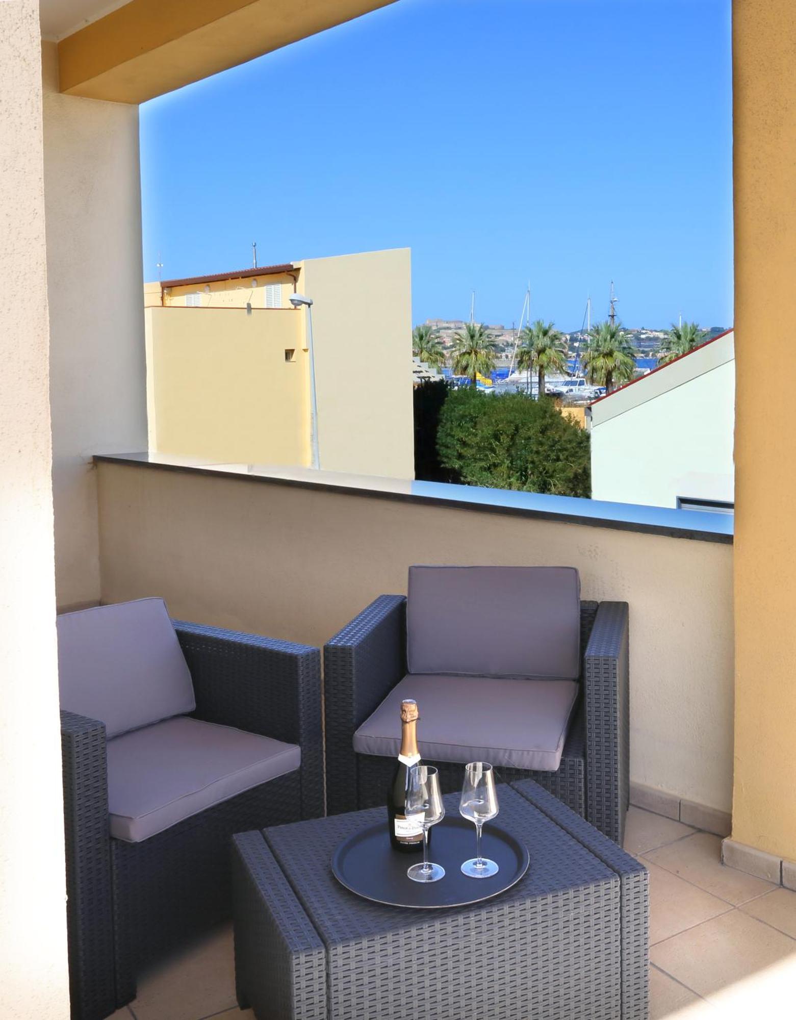 Standard Double Room Balcony,69205118:JPEG