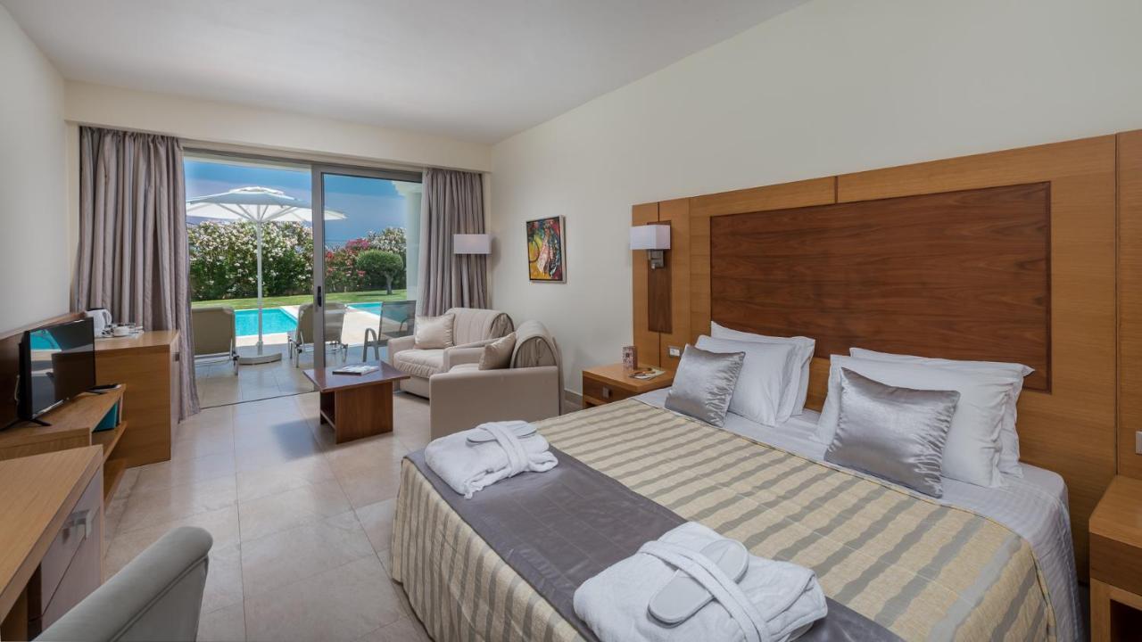 Suite Junior avec Piscine Privée - Vue sur Jardin