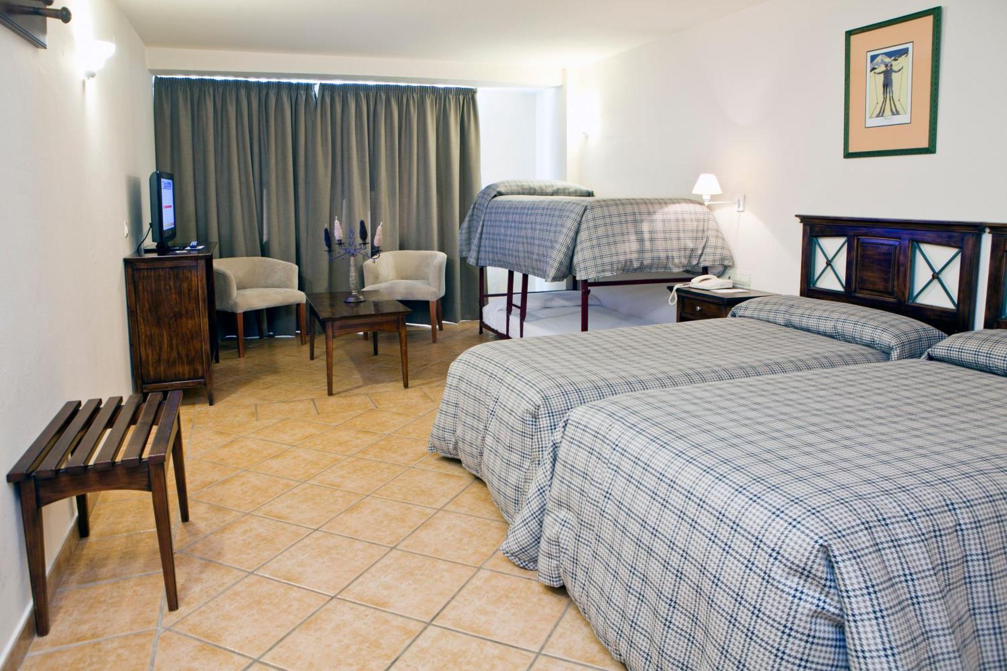 Family Room (4 Adults)