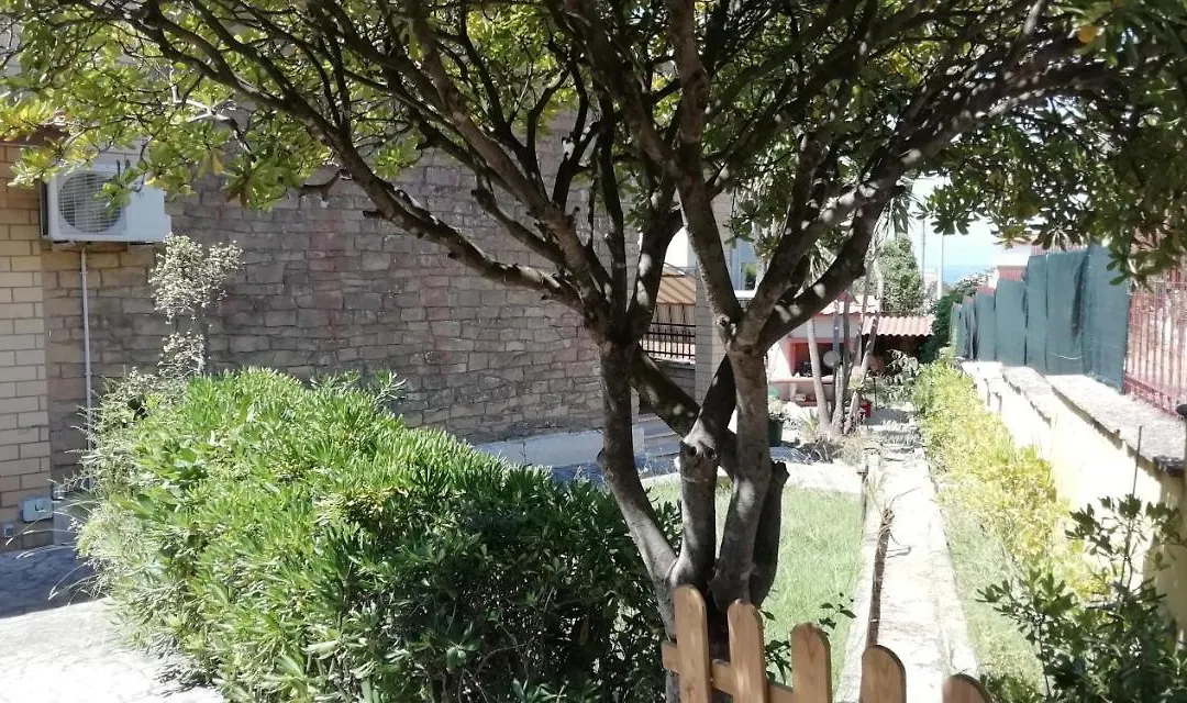 Monolocali e stanze in Villa a 350 mt spiaggia libera Lido delle Sirene-1