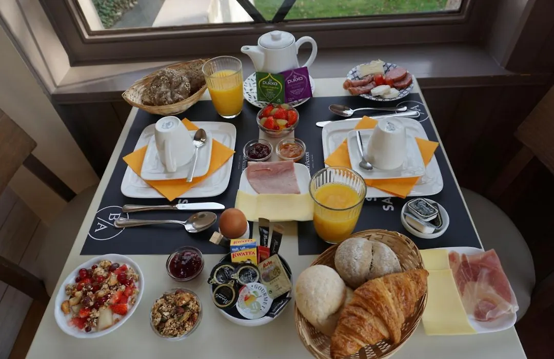 Hotel Bon Accueil-1