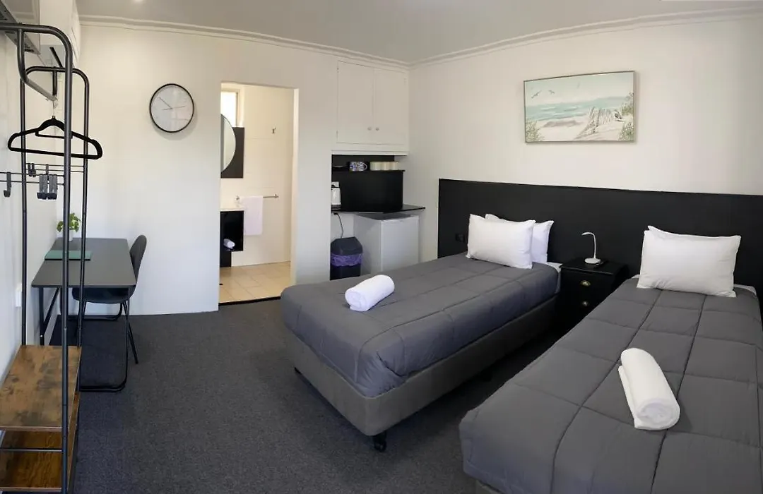 The Seaview Tavern Motel-1