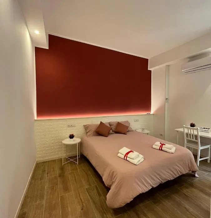 Aura B&B-1