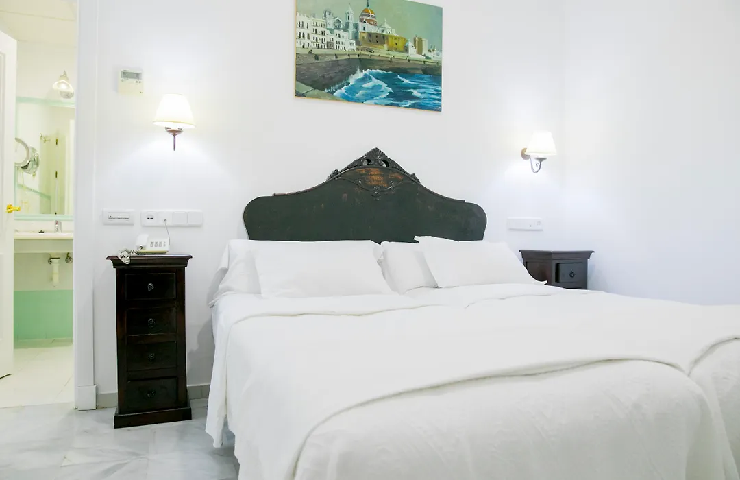 Hotel Boutique Las Cortes De Cádiz-1