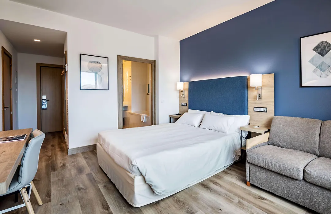 Hotel Puerta de Bilbao-1