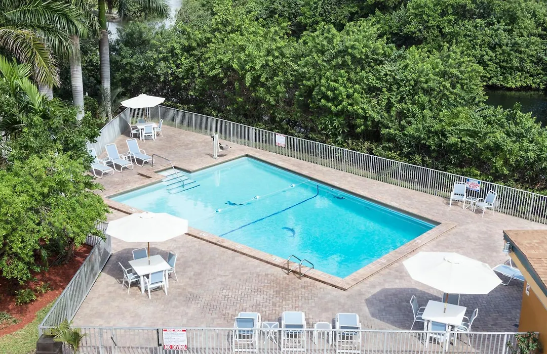 Days Inn By Wyndham Fort Lauderdale-Oakland Park Airport N-1