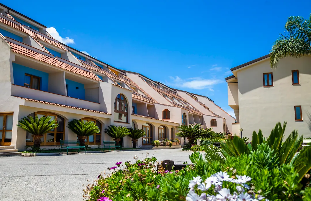 Tropis Hotel-1