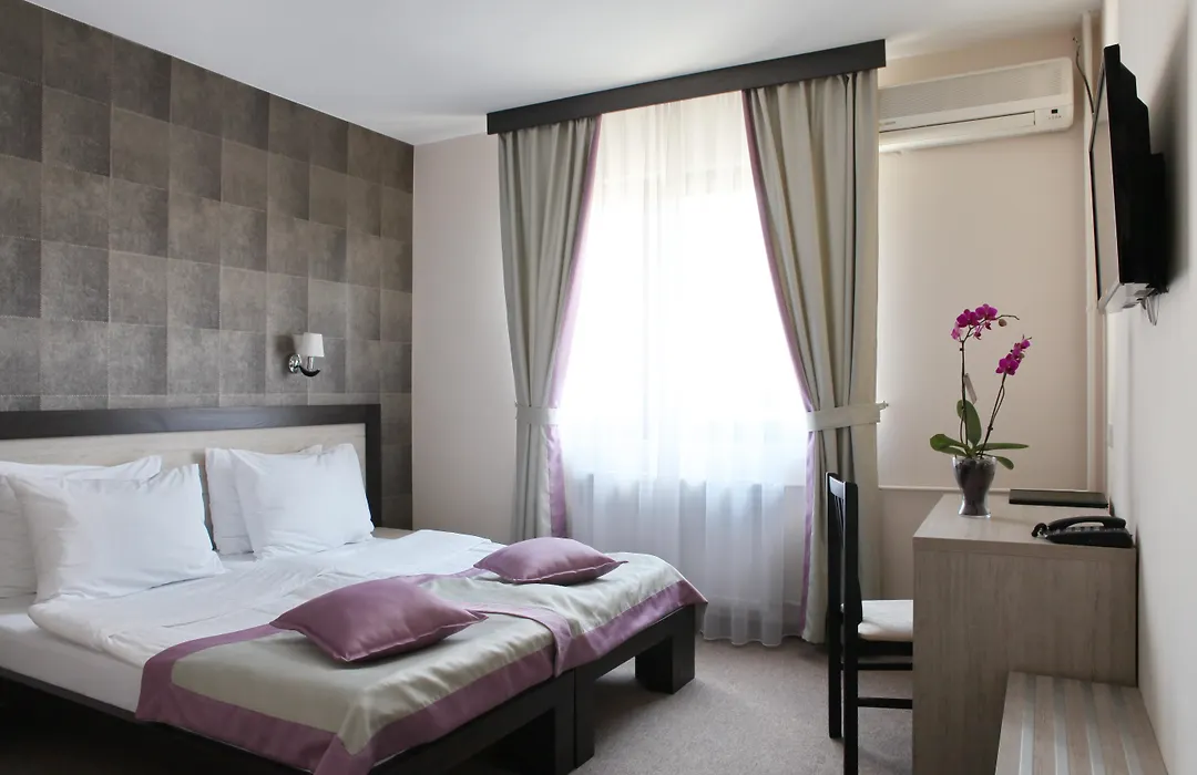 Garni Hotel Vozarev-1