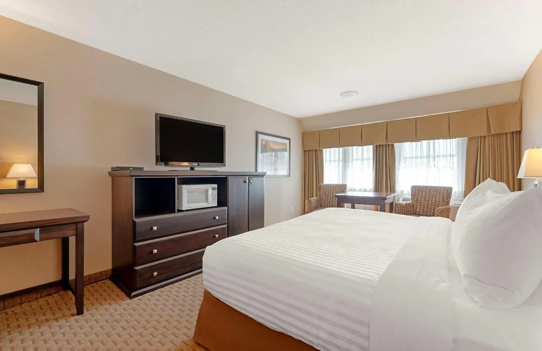 Best Western Plus Emerald Isle Hotel-1