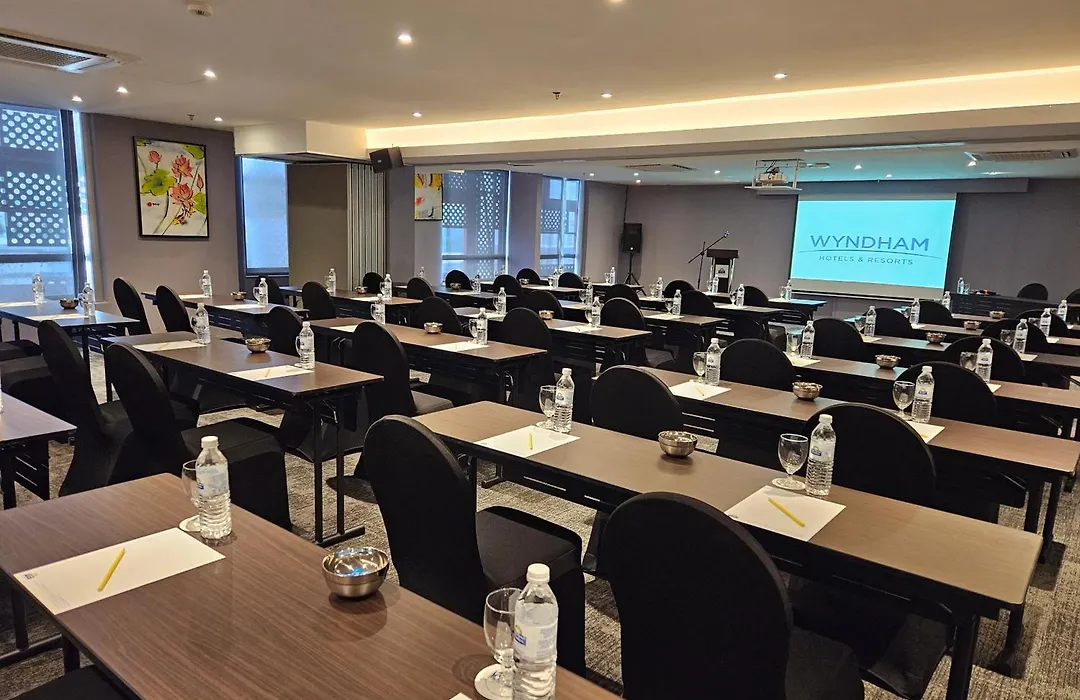 Days Hotel & Suites By Wyndham Kl - Chan Sow Lin Mrt Or Lrt-1