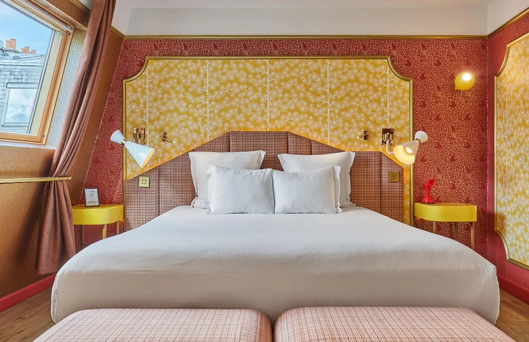 Idol Hotel-1