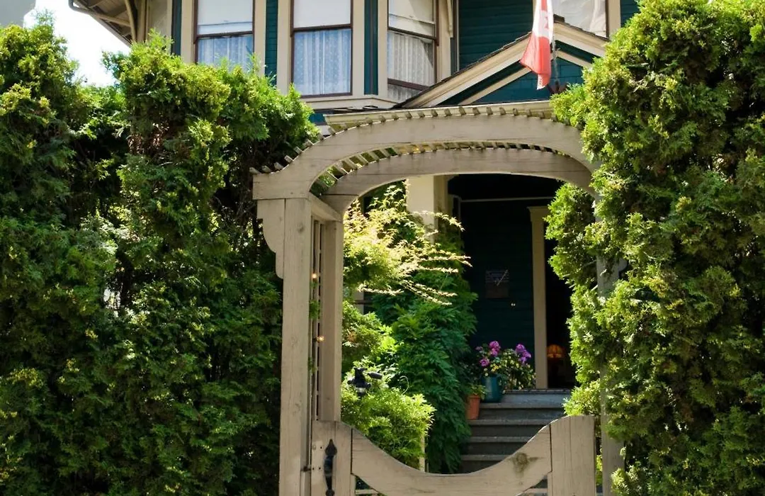 O Canada House Bed & Breakfast-1