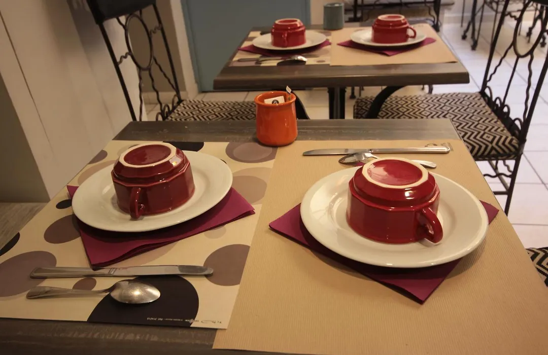 Hôtel Des Arts, Artisanal et Indépendant-1
