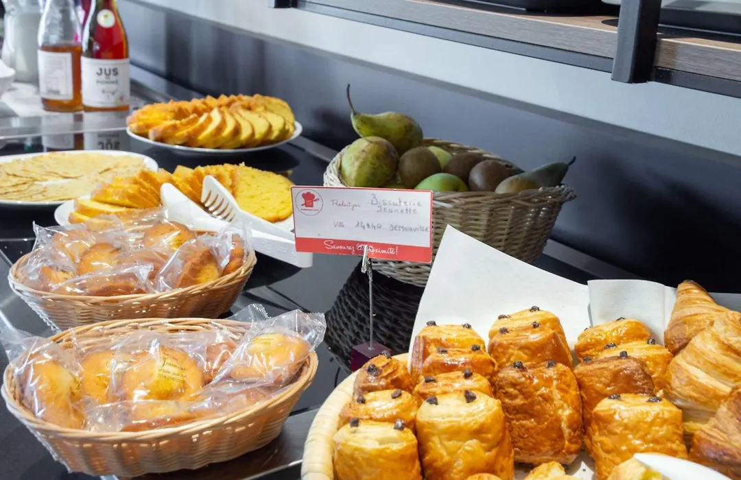Brit Hotel Caen Nord - Mémorial-1