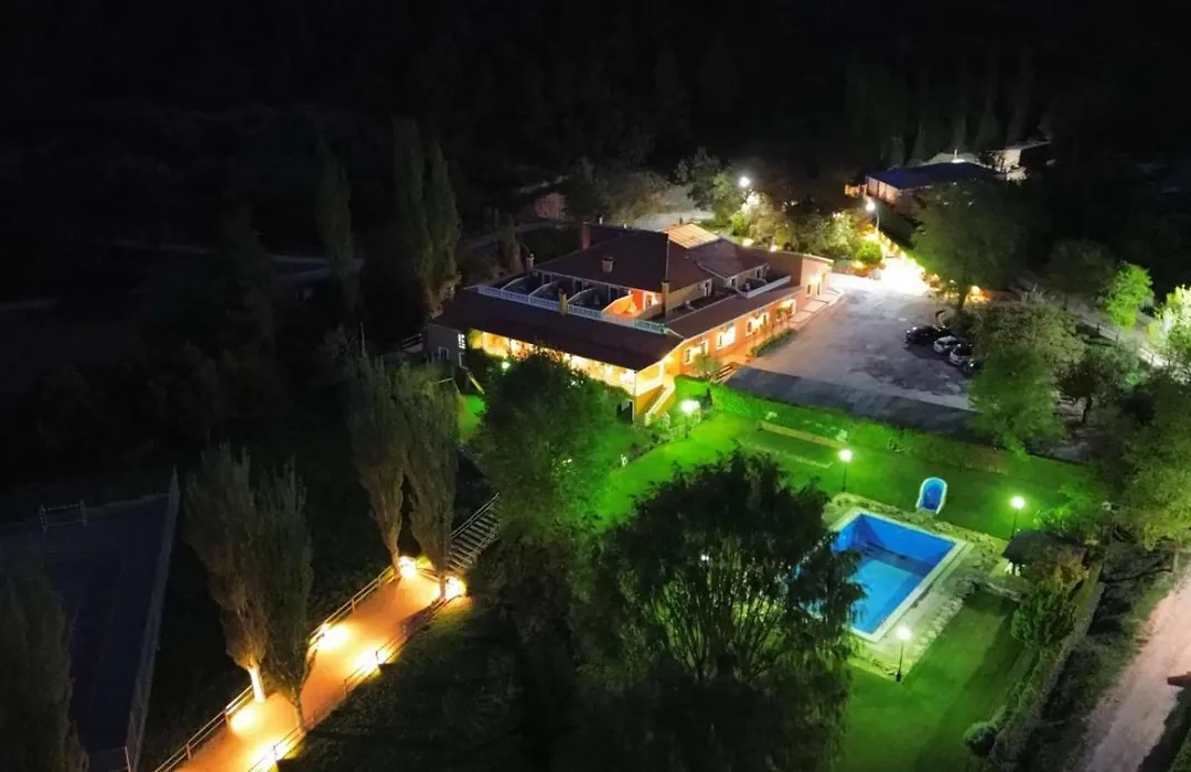 Hospedium Hotel Val De Pinares-1